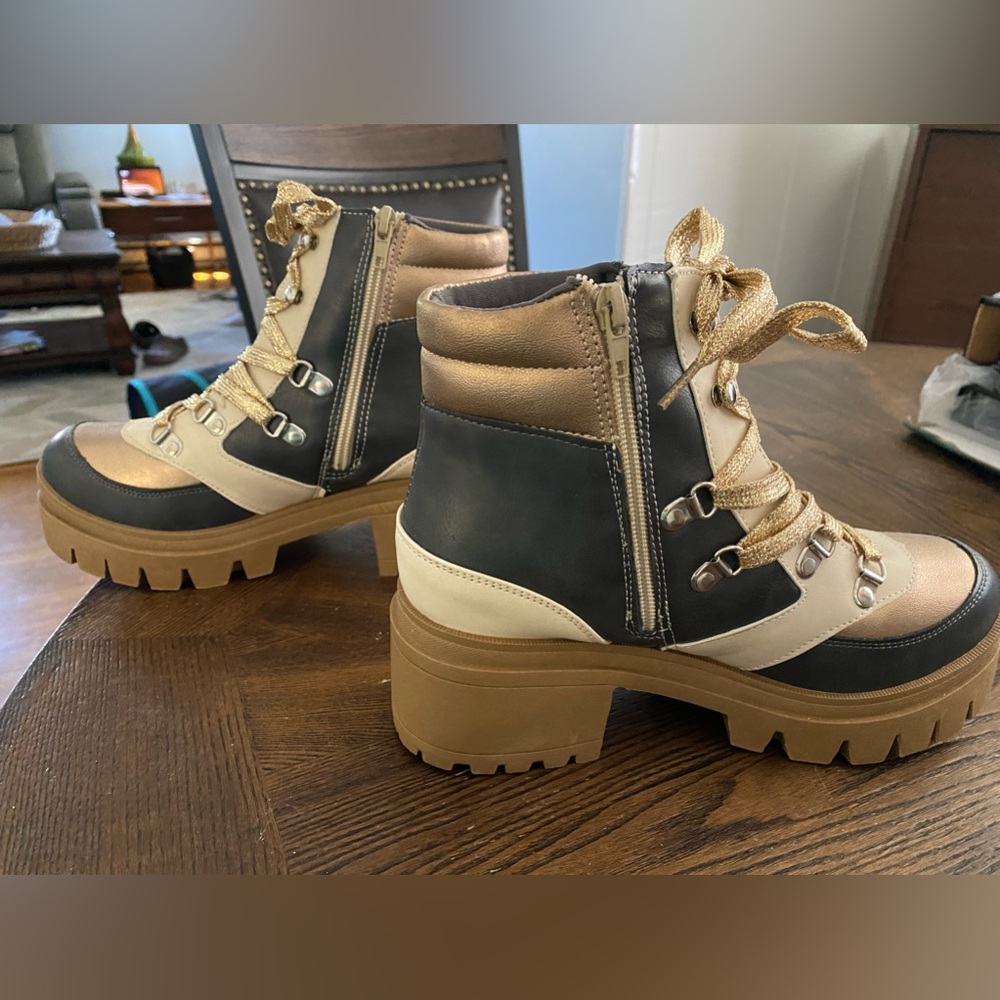 Sugar Women’s Boots - Size 8.5M - Hiking/winter - 2 inch heel. Never worn.
